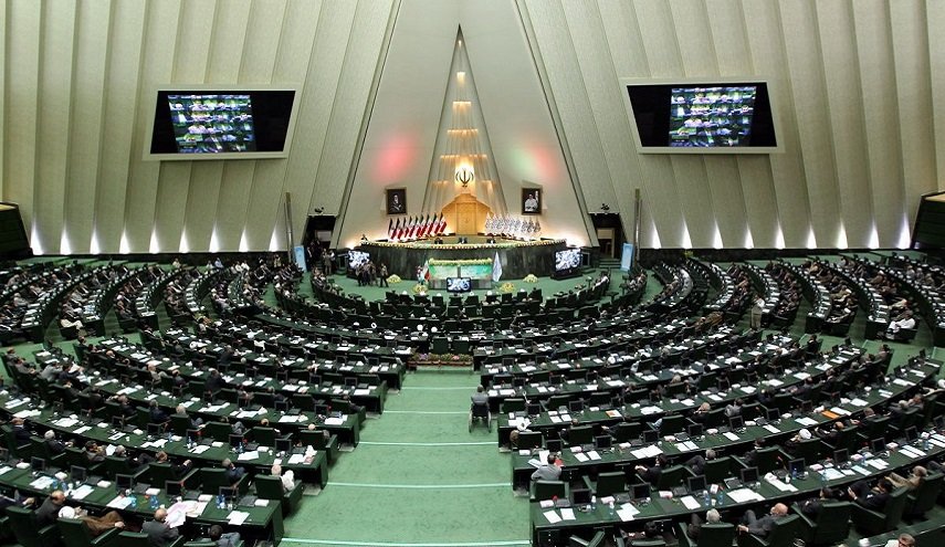 البرلمان الإيراني يبلّغ الحكومة بتنفيذ قانون الرد بالمثل على أميركا