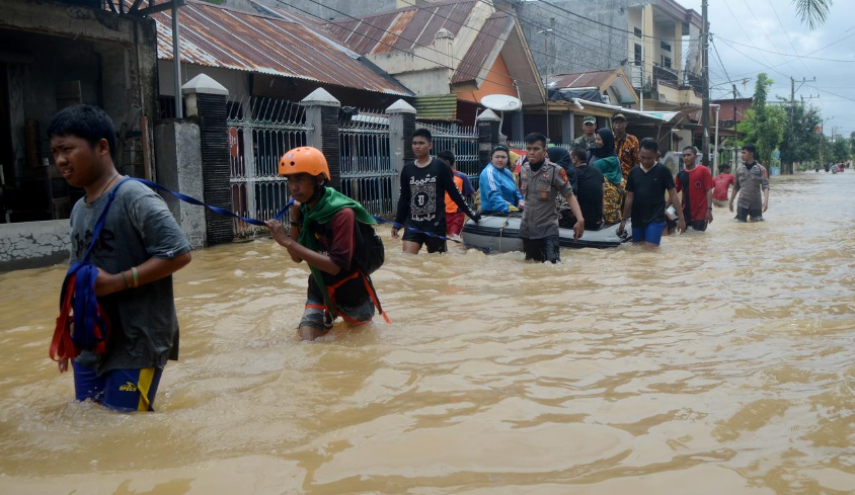 31 قتيلا حصيلة جديدة لضحايا فيضانات إندونيسيا