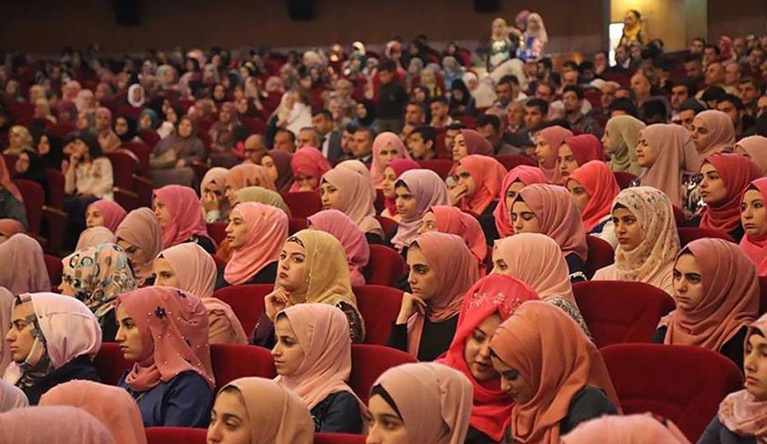 بالصور.. السليمانية تحتفي بارتداء أربعمئة فتاة للحجاب

