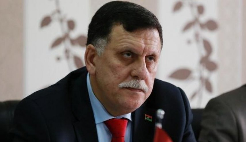 السراج يحدد العلاقة مع حفتر واجتماع برلماني في طرابلس