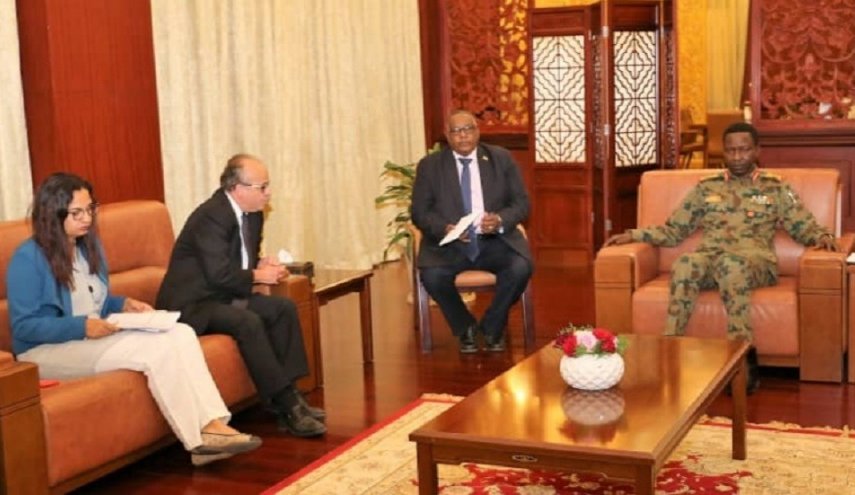 المجلس العسكري في السودان يلتقي مبعوث الاتحاد الأوروبي
