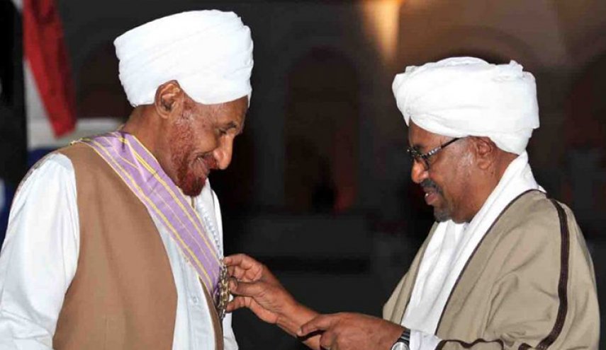 الصادق المهدي يرفض التصعيد ضد المجلس العسكري