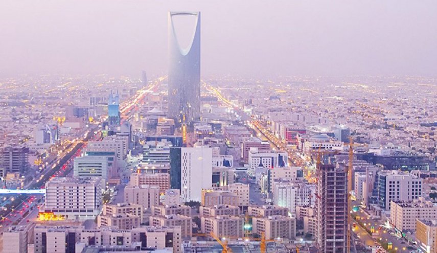 ناشط يكشف فساد امراء آل سعود في الفنادق