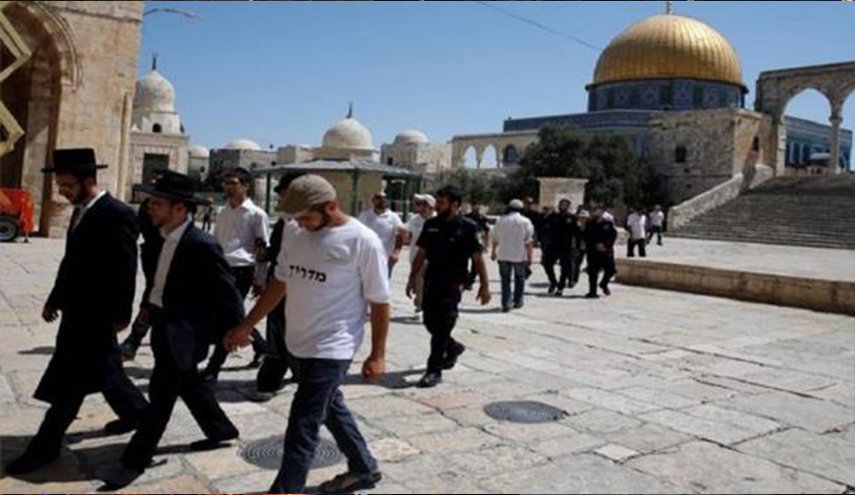 قوات الاحتلال تعتدي على مصلين في مسجد الاقصى المبارك
