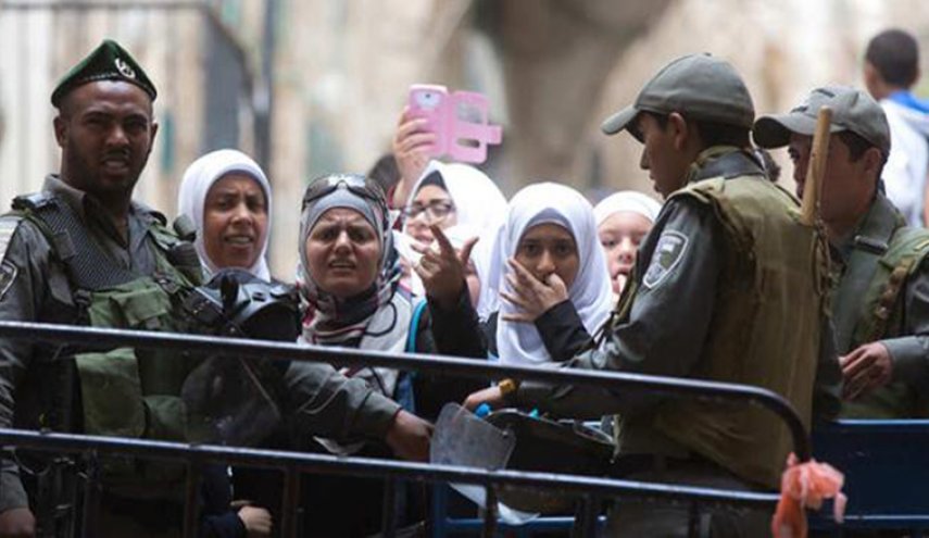 الالاف يتوجهون لاداء صلاة الجمعة بالاقصى