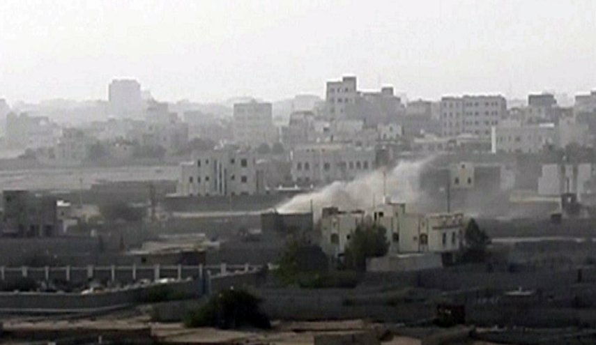 استشهاد طفل وإصابة أخر بقصف مدفعي على أحياء الحديدة