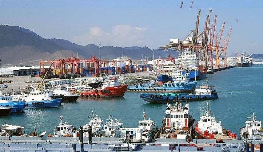 انفجارات قوية هزت ميناء الفجيرة الإماراتي فجر اليوم