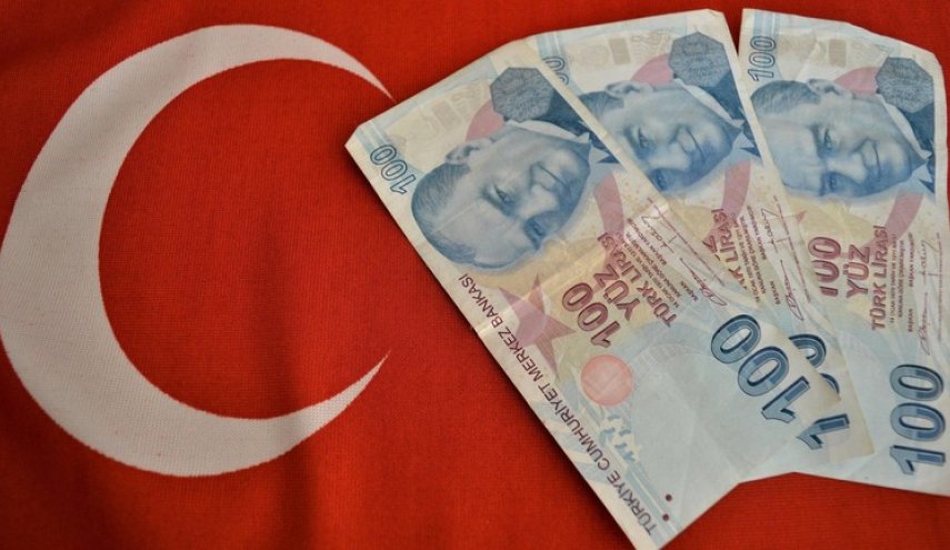 الضبابية السياسية في تركيا تدفع الليرة للهبوط مجددا 