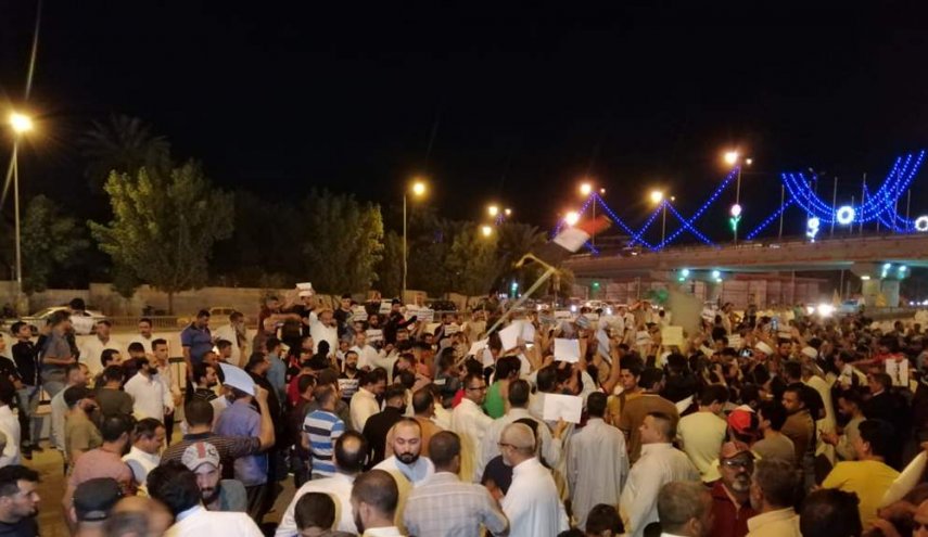 اطلاق النار على المتظاهرين بالنجف الاشرف
