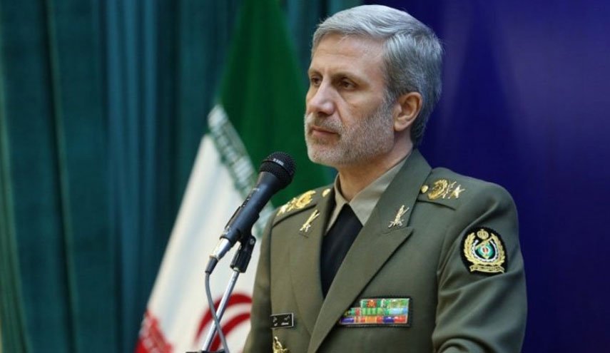 وزیر دفاع: دشمن به دنبال القای ناامیدی در جامعه است