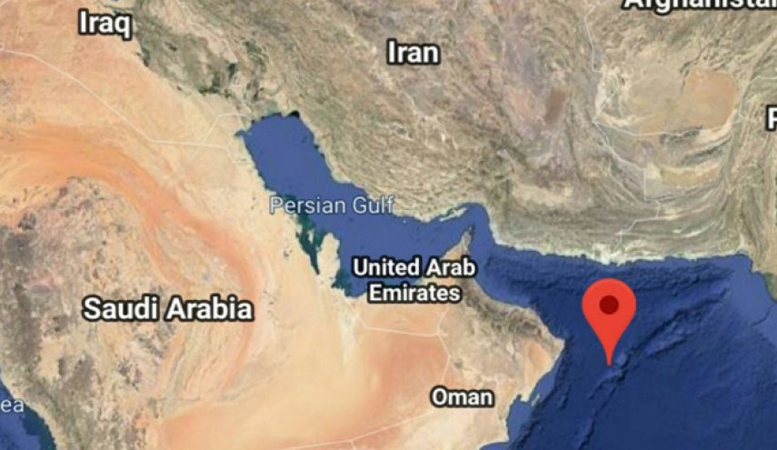 بالصورة.. 'لنكولن' تقف بعيدة عن الخليج الفارسي ومضيق هرمز