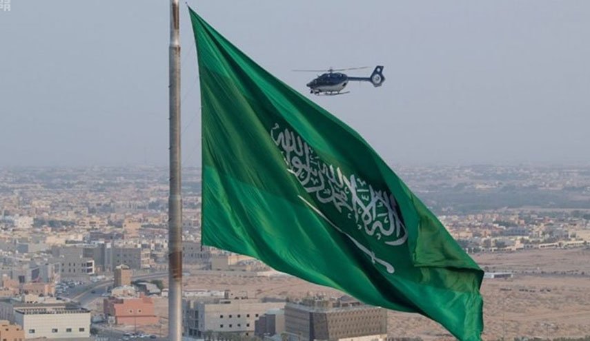 شاهد.. لافتة ترحيب سعودية بالمدينة المنورة مكتوب فيها بالعبرية!