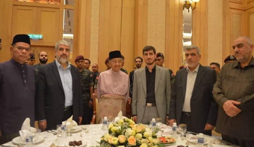 مهاتير يستقبل وفدا من حماس لبحث صفقة ترامب
