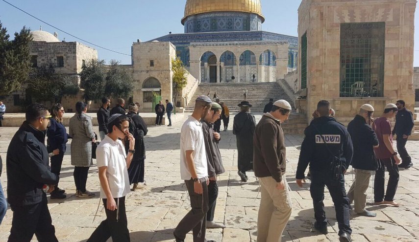 مستوطنون صهاينة يقتحمون الأقصى مجددا