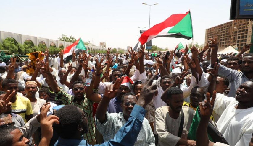السودان: مقتل امرأة وجنينها في إطلاق نار باعتصام القيادة العامة