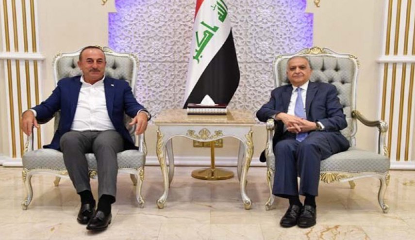 جاويش أوغلو يلتقي نظيره العراقي في بغداد
