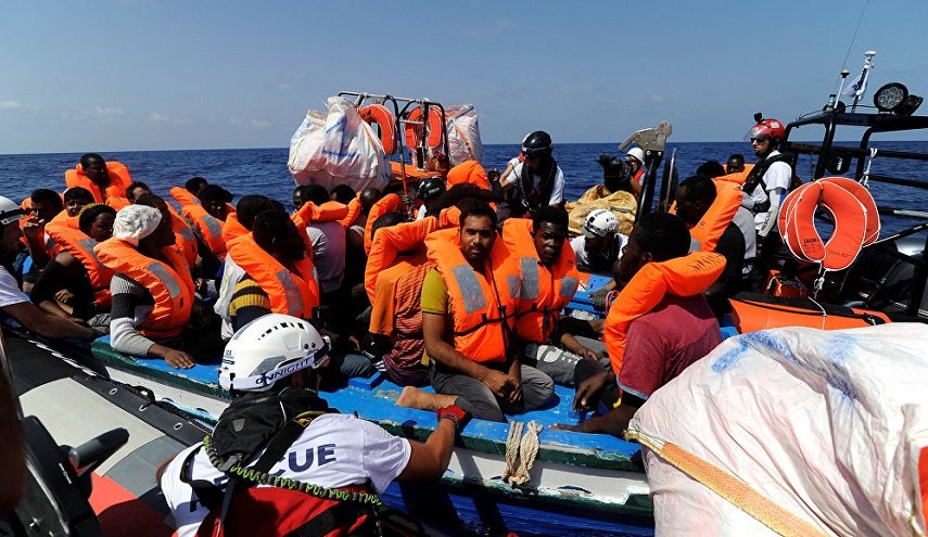إنقاذ 80 مهاجرا غير شرعي قبالة السواحل الليبية