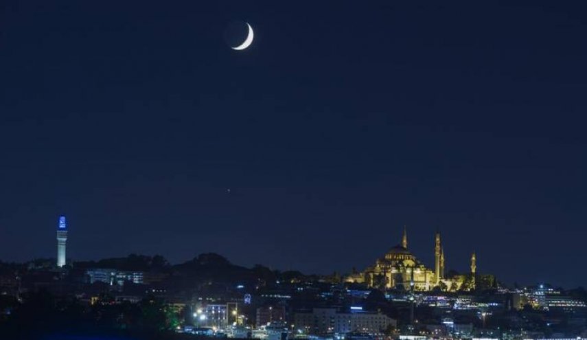 دولتان تعلنان عدم ثبوت الهلال..أيهما؟