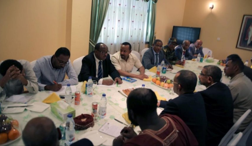 آبي أحمد يدعو لإنتقال ديمقراطي بالسودان والمعارضة تشترط
