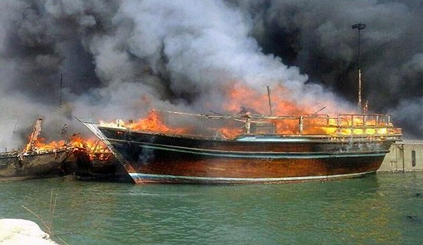 اخماد حرائق اندلعت في 5 زوارق تجارية جنوبي ايران
