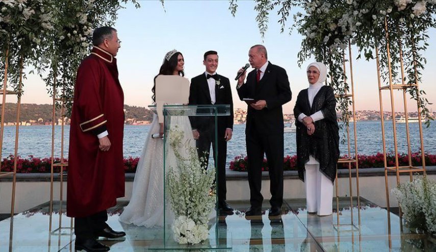 ما لاتعرفه عن زوجة مسعود اوزيل عراقية الأصل !