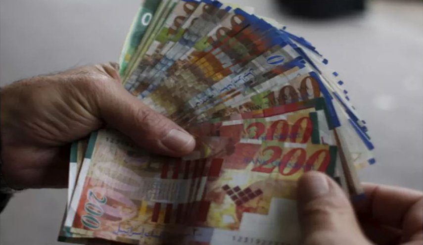 محمود عباس يلتقي سرًا برئيس الشاباك لبحث الضرائب