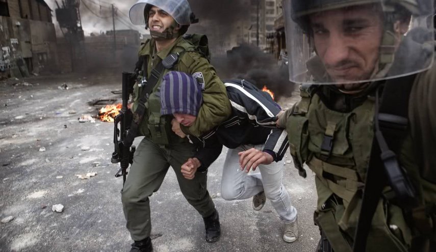 الاحتلال يعتقل 22 فلسطينيا في الضفة الغربية