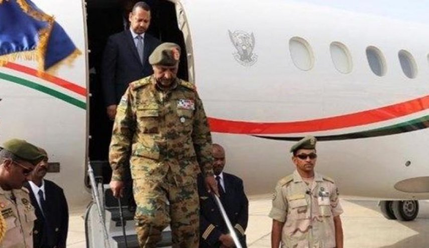 رئيس المجلس العسكري السوداني يزور تشاد