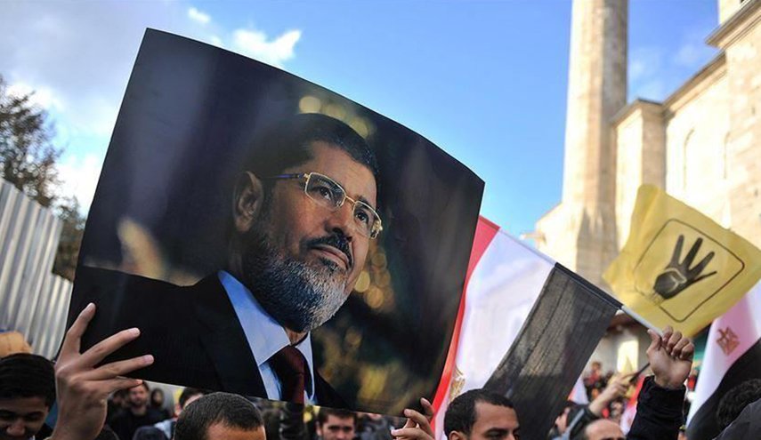 تظاهرات أمام السفارة المصرية بإسطنبول بعد الإعلان عن وفاة مرسي