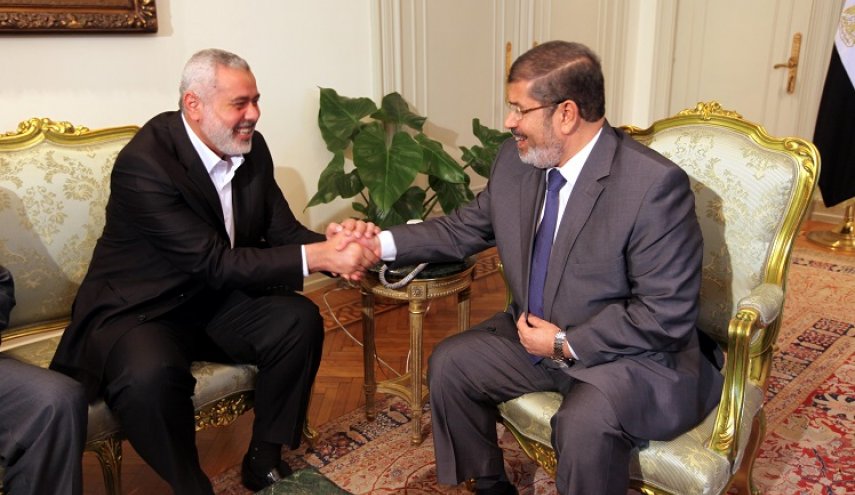 هنية يُعزي زوجة مرسي