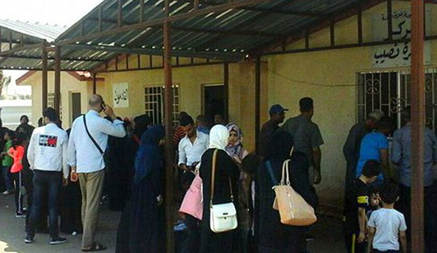 عشرات الأسر السورية المهجرة تعود من مخيمات اللجوء في الأردن