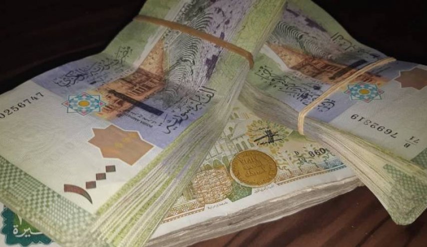هل تستعيد الليرة السورية رونقها، وما أسباب تراجعها الكبير مقابل الدولار؟
