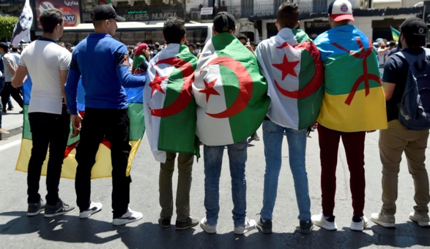 الجيش الجزائري يحذر من 