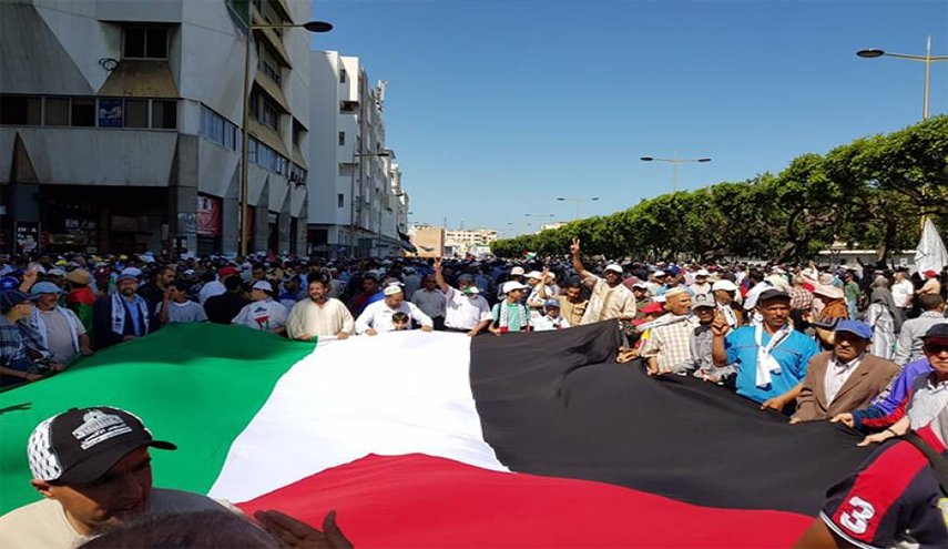 الآلاف يتظاهرون في المغرب ضد 
