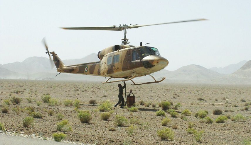 طيران الجيش الايراني يجري مناورات برمائية في مدينة اصفهان 
