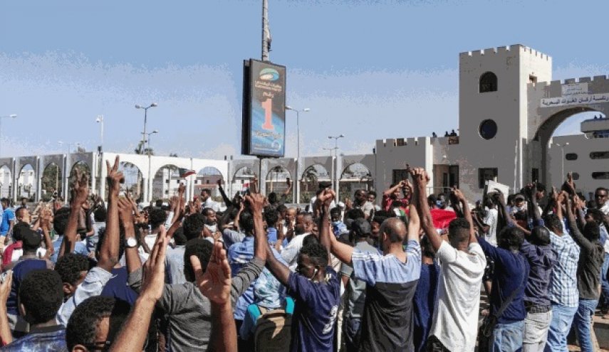 أسرار جديدة عما حدث في الإطاحة بعمر البشير 