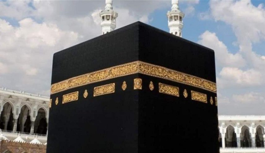 شاهد.. 'اسرائيل' تنشر صورة لعبارة عبرية قرب الكعبة المشرفة