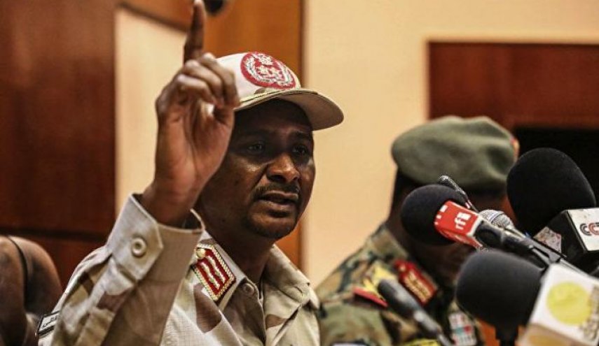 حميدتي: مندسون يطلقون النار على المتظاهرين وقوات الدعم السريع
