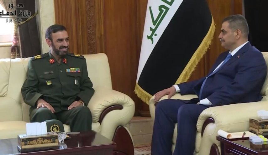وزير دفاع العراق يؤكد ضرورة تعزيز العلاقات مع ايران