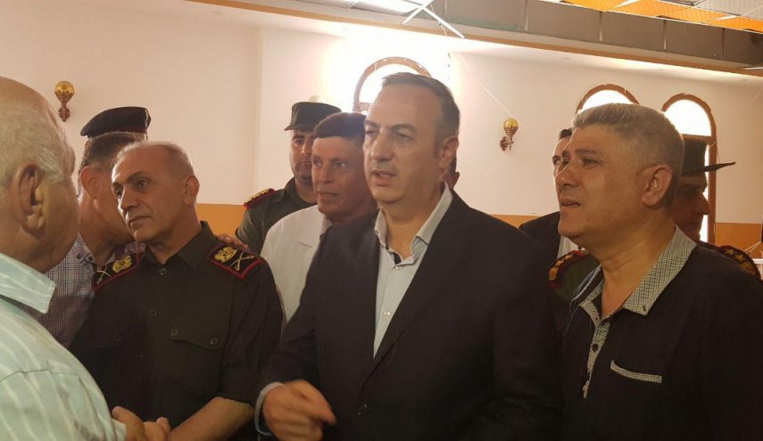 بالصور..محافظ ريف دمشق يتفقد مواقع الاعتداء الاسرائيلي