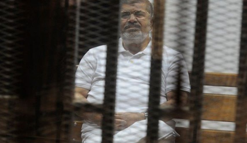 تقديم شهادة وفاة الرئيس المصري الأسبق محمد مرسي للمحكمة
