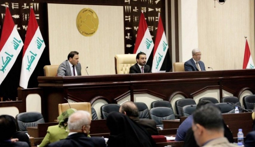 لماذا قرر البرلمان العراقي تمديد فصله التشريعي لمدة شهر؟
