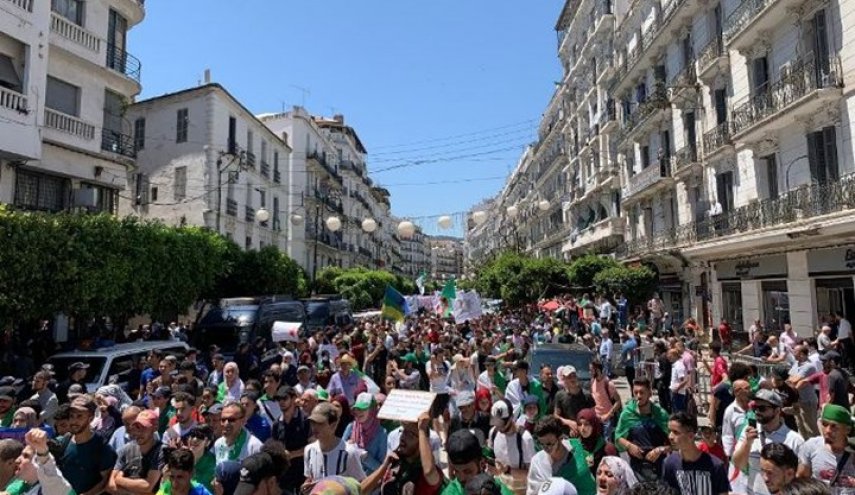 الحراك الشعبي في الجزائر.. إلى أين؟