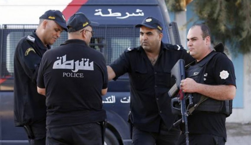 تونس.. مطلوب يفجر نفسه غربي العاصمة +صورة

