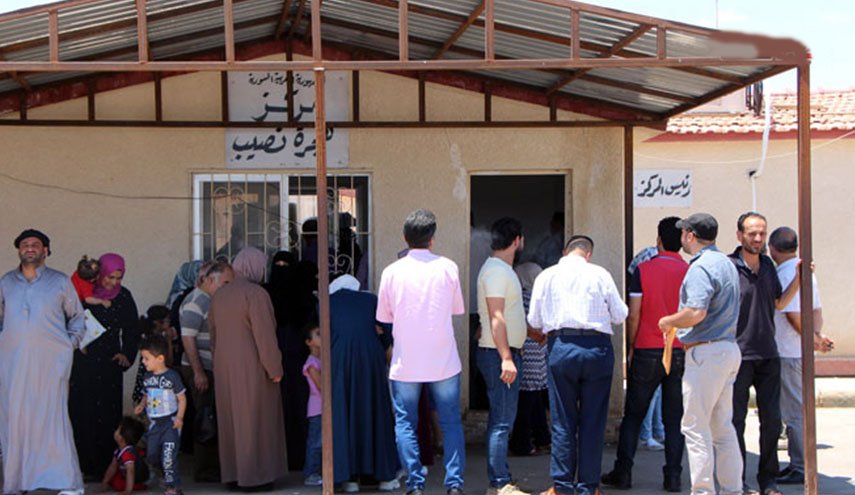 عائلات سورية مهجرة تعود من مخيمات اللجوء في الأردن 