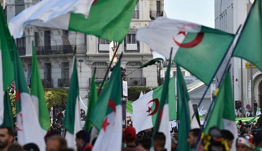 الجزائر تنفي انحياز رئيس حكومتها لأحد أطراف أزمة ليبيا