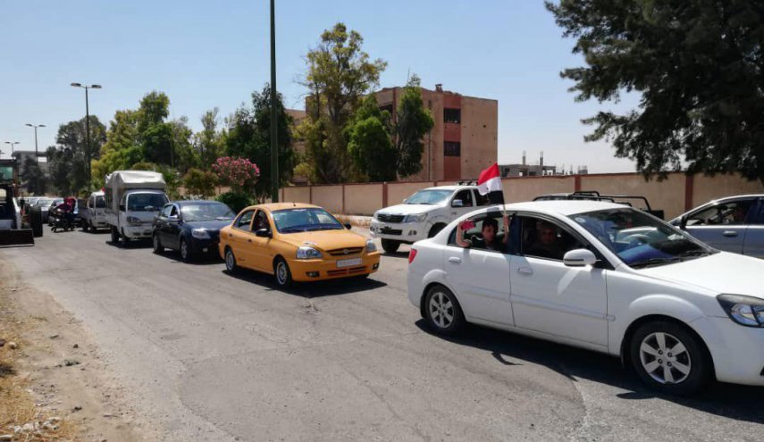صور حصرية.. وصول 330 عائلة للقصير بعد التحرير