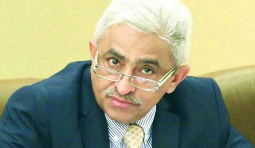 هكذا تصرف وزير في حكومة هادي بعد قرار إيقافه