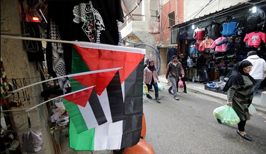 احتجاجات فلسطينية ضد وزارة العمل في لبنان