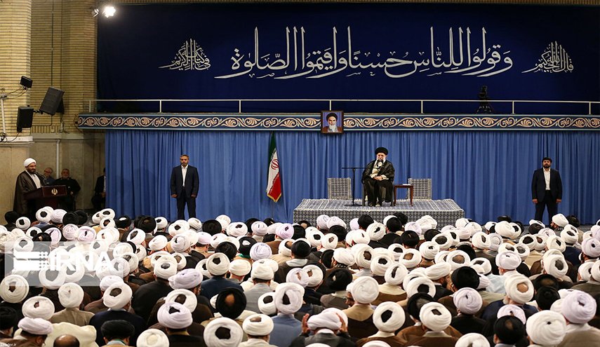 قائد الثورة الاسلامية يستقبل ائمة الجمعة في انحاء البلاد
